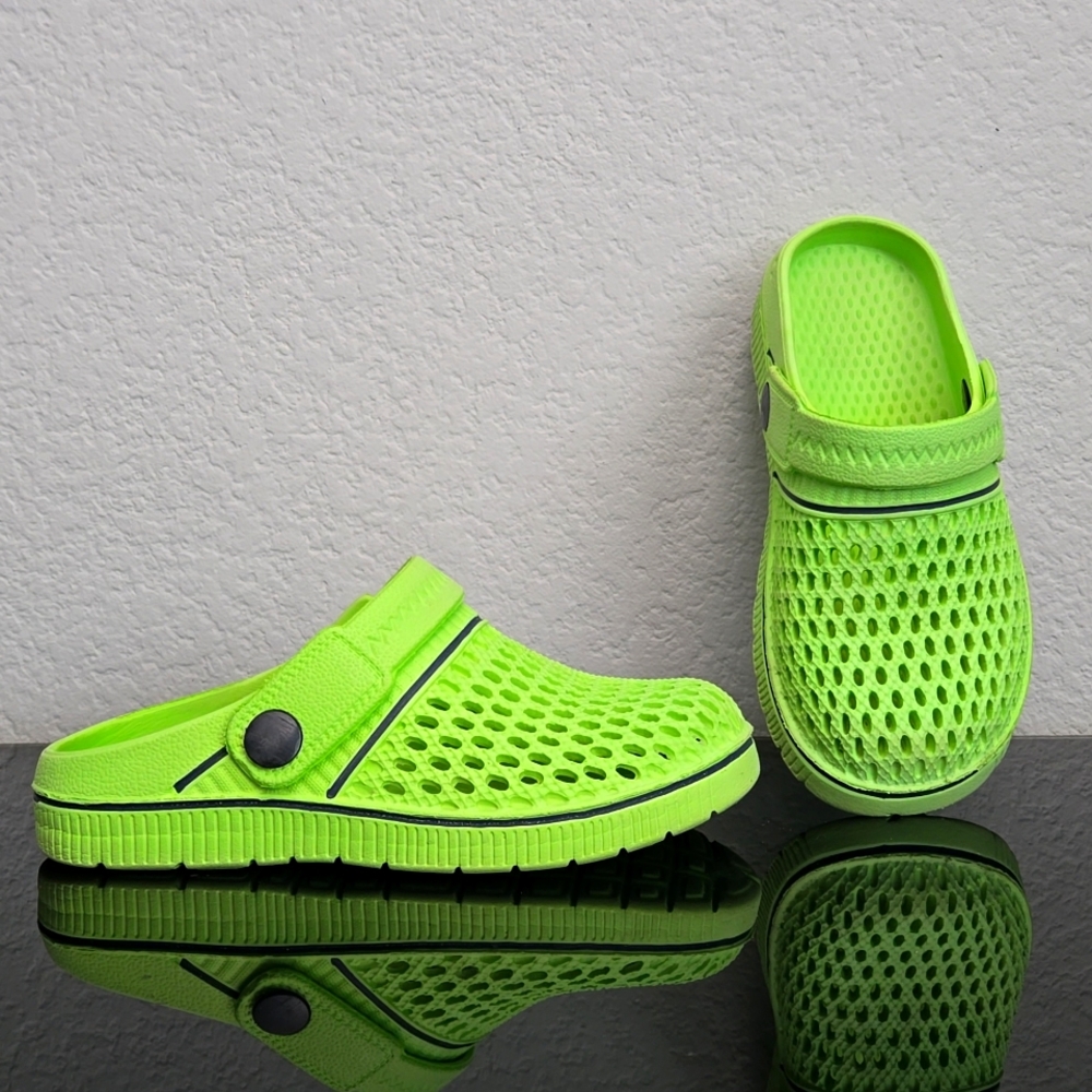 Kid's lime green summer clogs